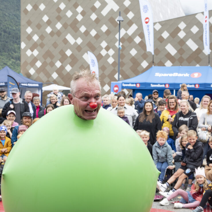 Lørdag 3. august inviterer Raumarock, Sparebank 1 SMN, Varig Forsikring Nordmøre og Romsdal og Oskar Sylte Mineralvann til gratis underholdning, konsert og moro på festivalområdet i sentrum. Gratis moro for alle