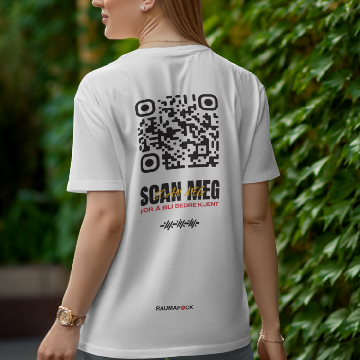 Let's go wild together! Nå kan du kjøpe din egen, unike billett til Raumarock i 2024! Velg mellom to alternativer, GullVIP eller QR ME. Gullvip og QR ME